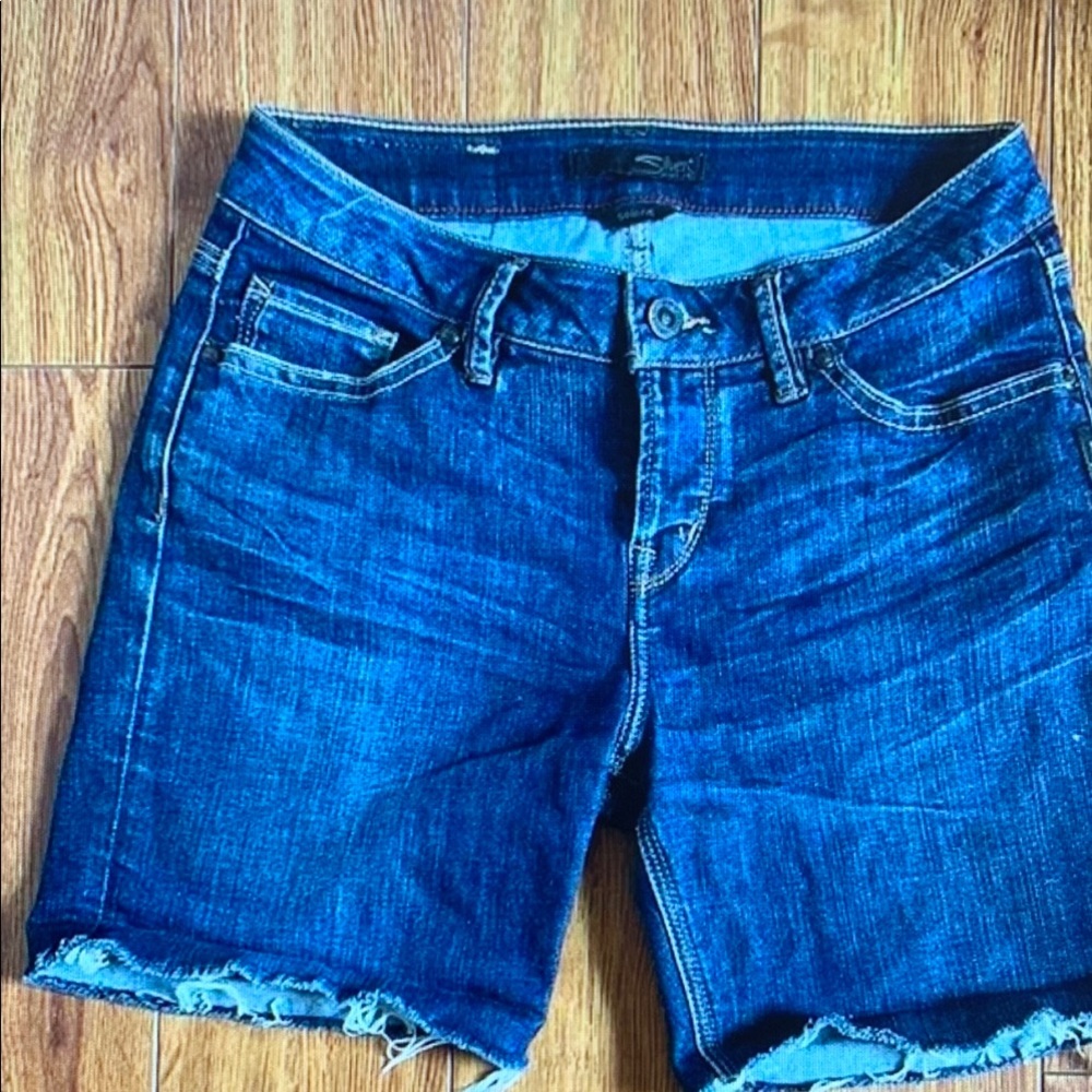 Stylish Blue Denim Women Shorts